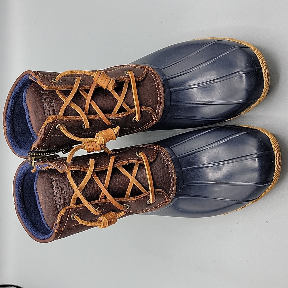 Sperry Saltwater Duck Boots in Navy and Brown Leather size 5.5